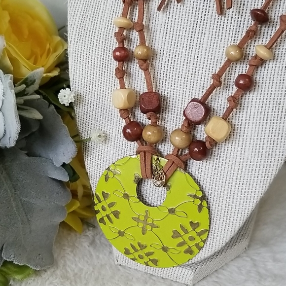 NWT Suede and wood bead necklace set - Picture 2 of 4